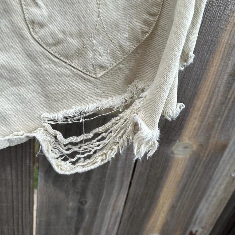 ROLLA’S Dusters Distressed Denim High Rise Slim Shorts Layla Stone Size 28 GUC